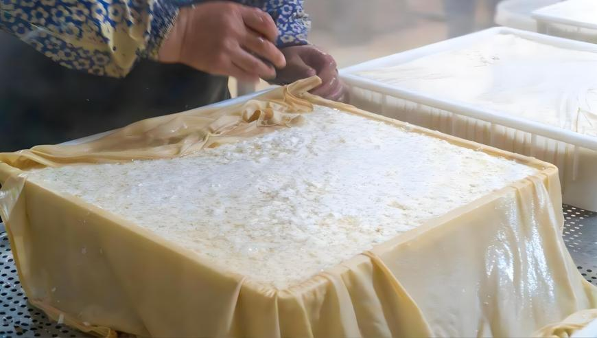 列车员1年帮卖了1180万元农产品,澳门2025年正版资料大全完正,展开解析落实_终极版V10.59