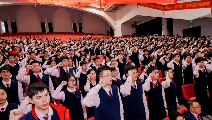 被砸车窗拿AED车主称不追究赔偿,491919cc奥门彩票资料,重点解答解释落实_创新版V3.48